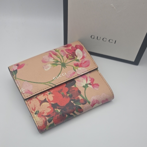 Gucci Elegant Bloom Pink Floral Women's Bi-fold Wallet (EUC)(BOX)(COA)✨️💖✨️ - Picture 2 of 16